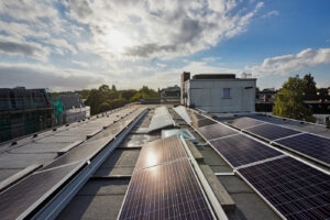 Photovoltaik-Anlage auf dem Dach vom Frise-Haus, Hamburg, Altona, 01.09.2016 Foto / ©: Sabine Vielmo